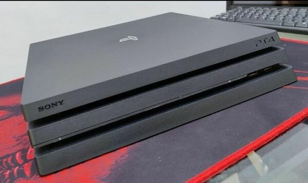 Console Sony PS4 slim 1To + manette PS4