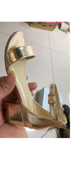 Sandales dorées à talons