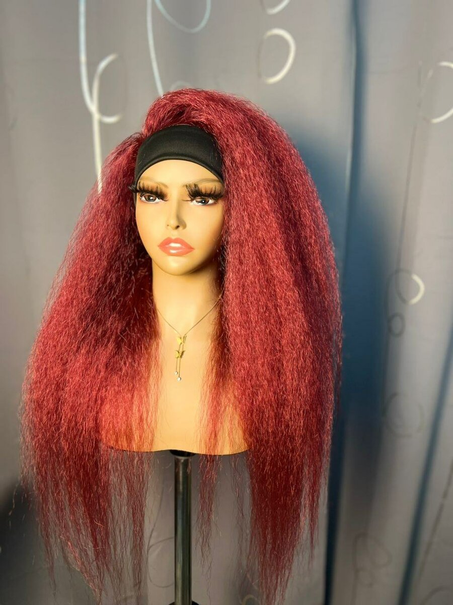 Perruque longue bordeaux volumineuse