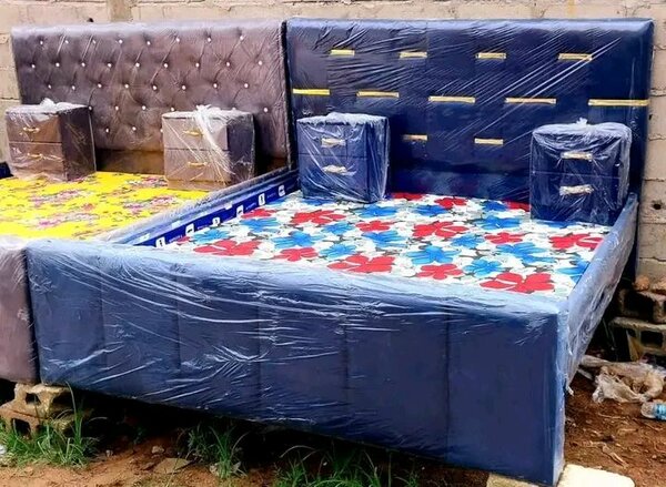 Lit double avec chevets