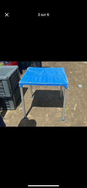 Table de jardin colorée