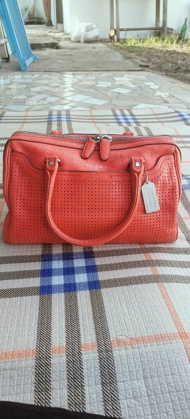 Sac à main en cuir rouge