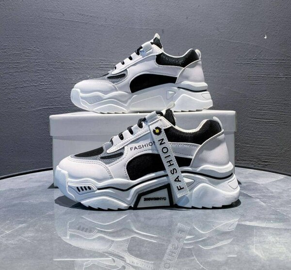 Chaussures de sport blanches tendance