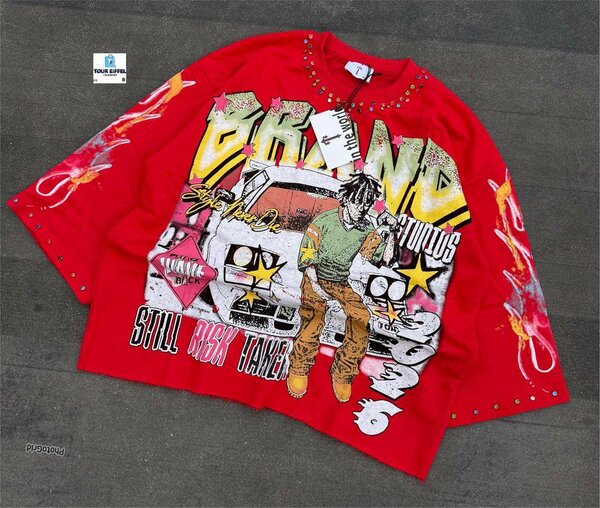 T-shirt rouge graphique urbain