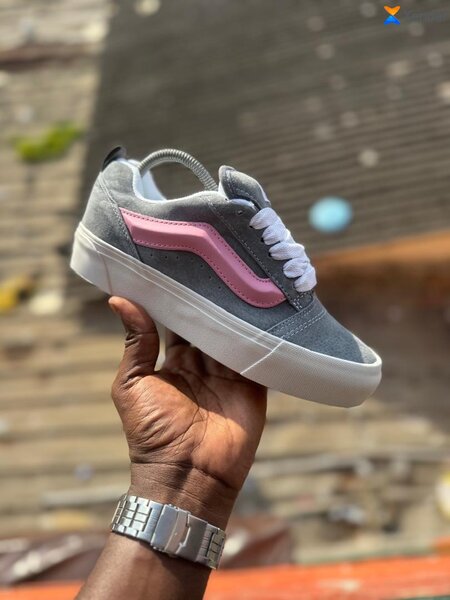 Sneakers gris et roses