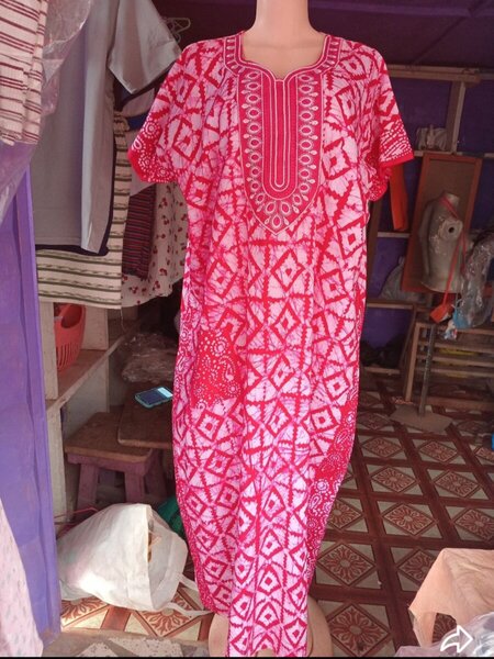 Caftan élégant rouge vif