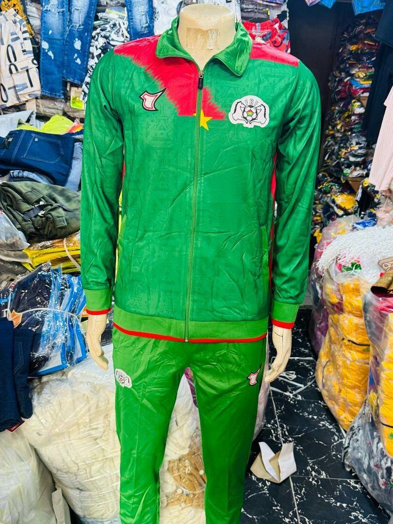 Ensemble de survêtement sportif coloré