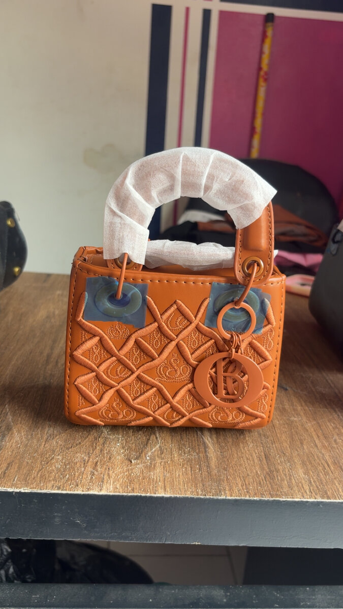 Sac à main en cuir marron Dior