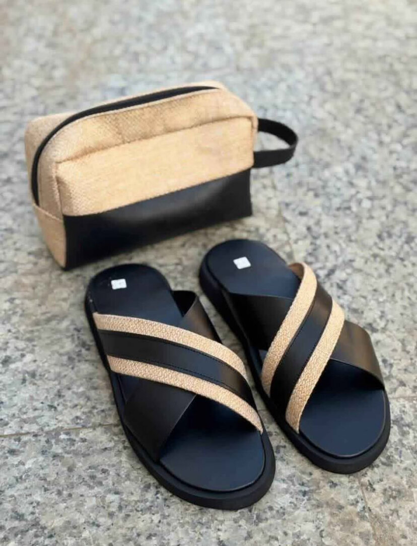 Sandales plates en cuir avec pochette