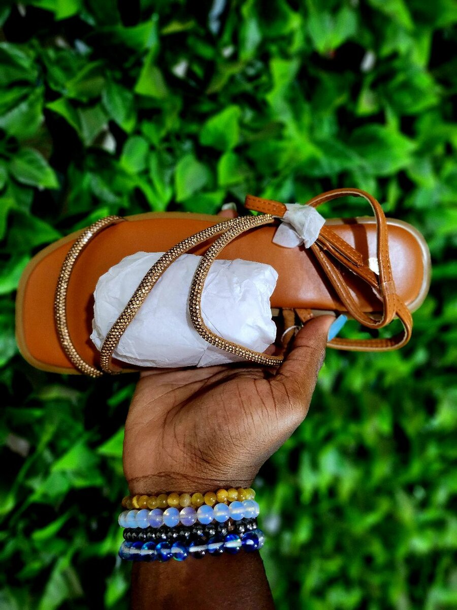 Sandales plates en cuir marron