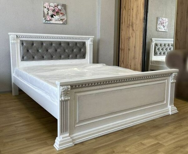 Lit moderne avec matelas et tête de lit capitonnée