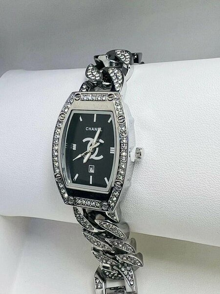 Montre élégante strassée