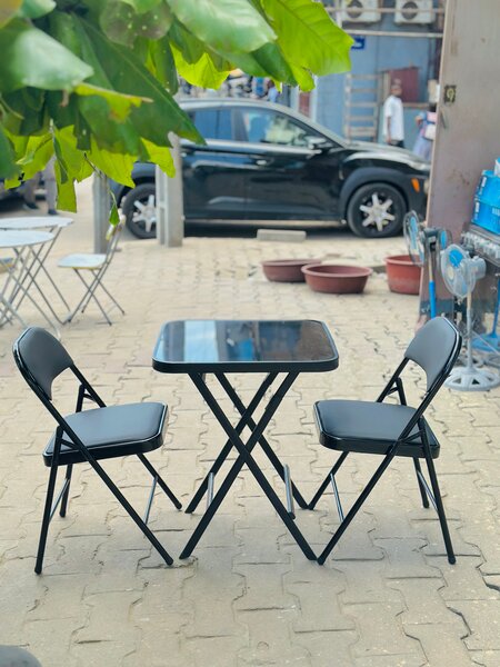 Table pliante vitrée