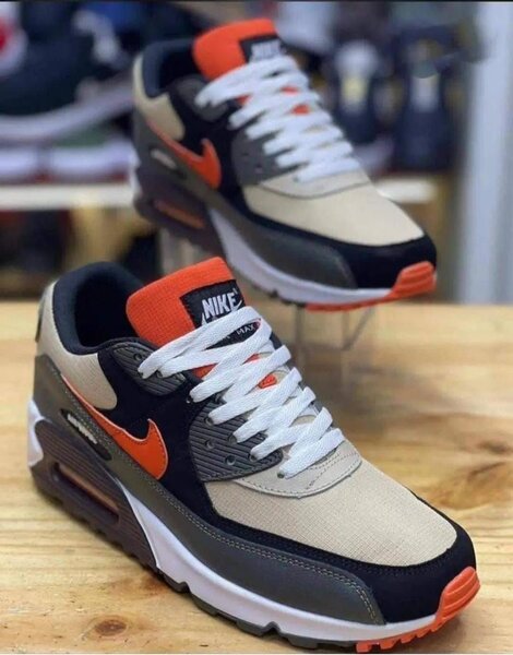 Chaussures Nike Air Max 90 noir et orange