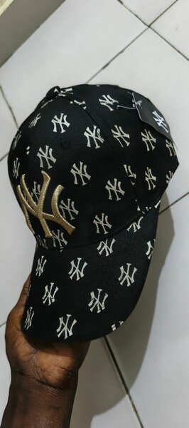 Casquette noire imprimée