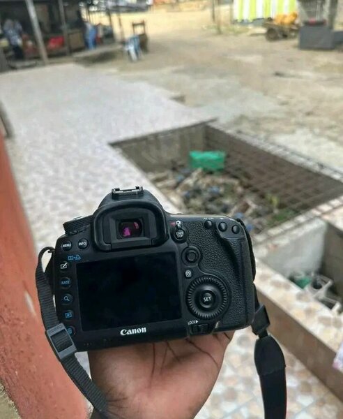 Appareil photo reflex Canon EOS 5D Mark III