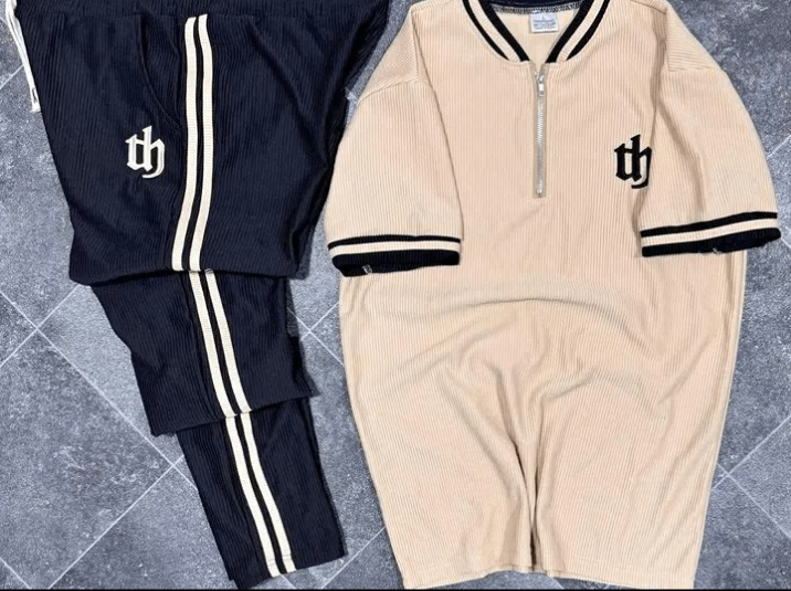 Ensemble sportif à rayures