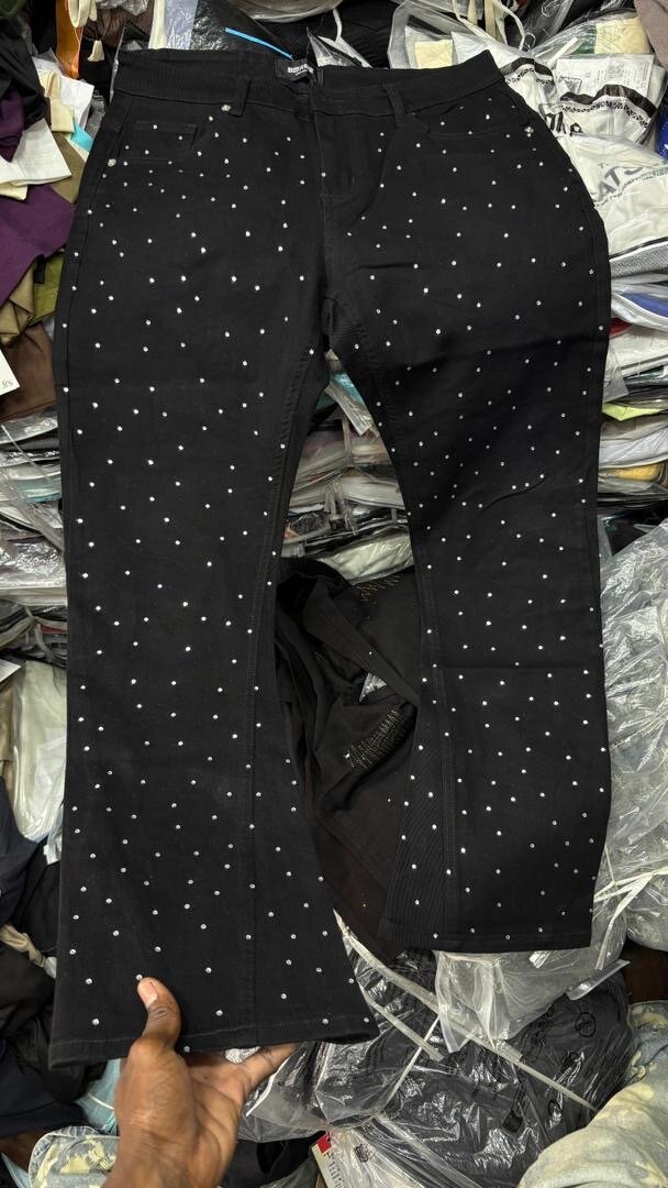 Jeans taille basse strass