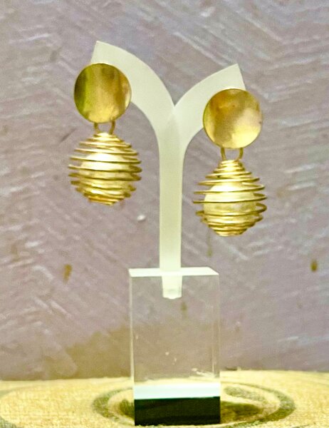 Boucles d'oreilles dorées élégantes