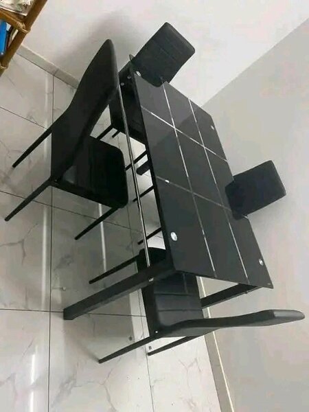 Table moderne en verre 6 places