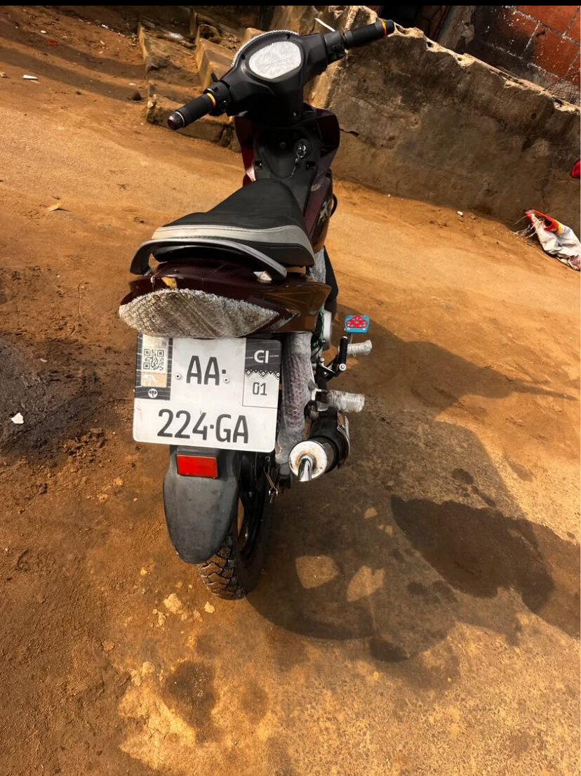 Moto Yamaha Marron et Blanc