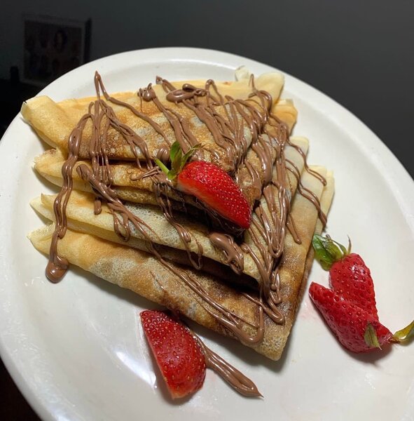 CRÊPES AU NUTELLA ET FRAISES