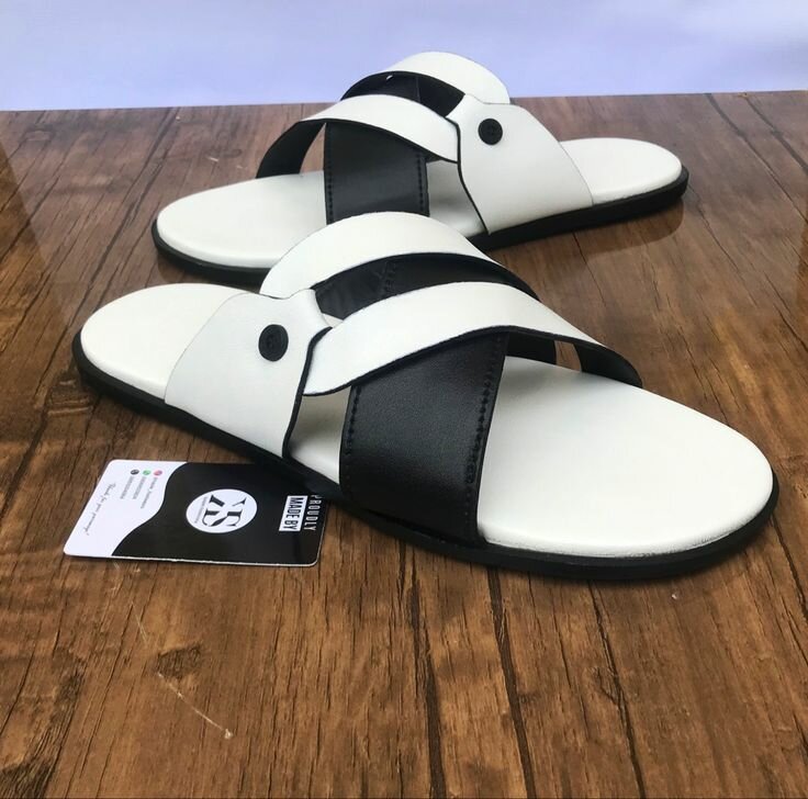 Claquettes en cuir de luxe