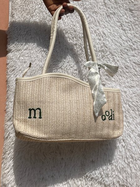 Sac cabas en paille avec logo 'm' et 'i-di'