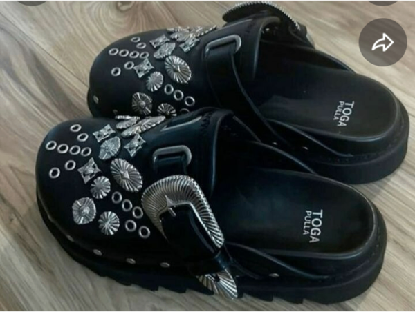 Sabots Toga Pulla élégants