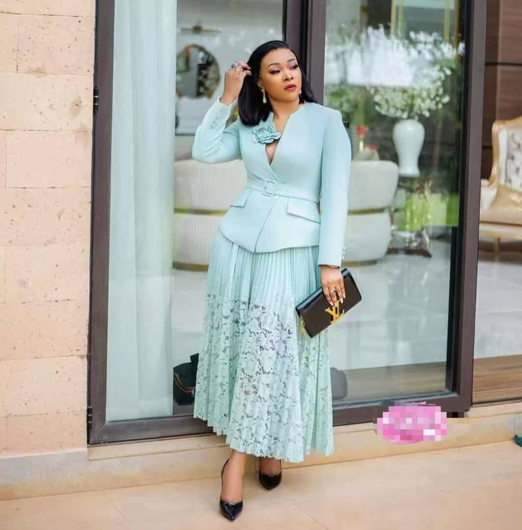 Costume élégant femme chic