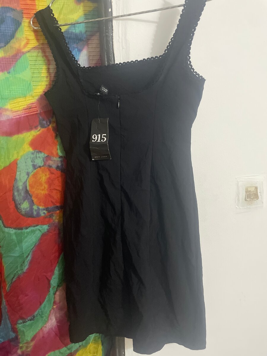 Robe noire élégante pour femme