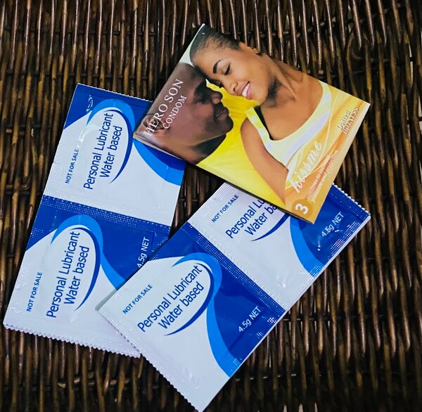 4 Lubrifiant + 3 préservatifs