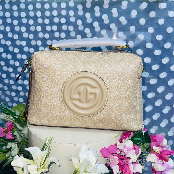 Sac à main beige élégant