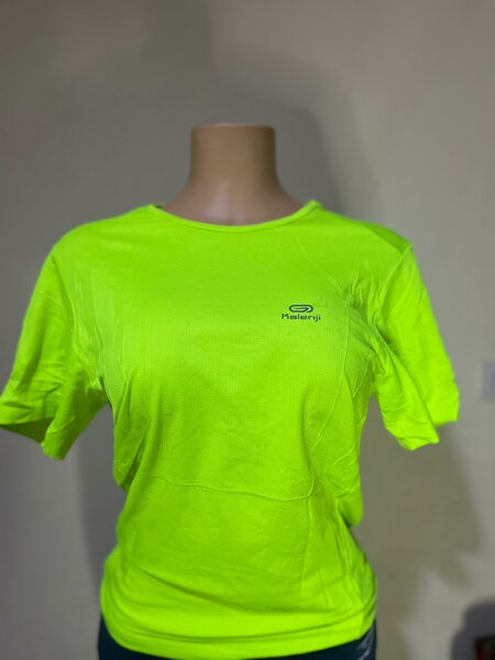 T-shirt de sport lumineuse pour femmes