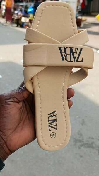 Sandales femmes beiges Zara