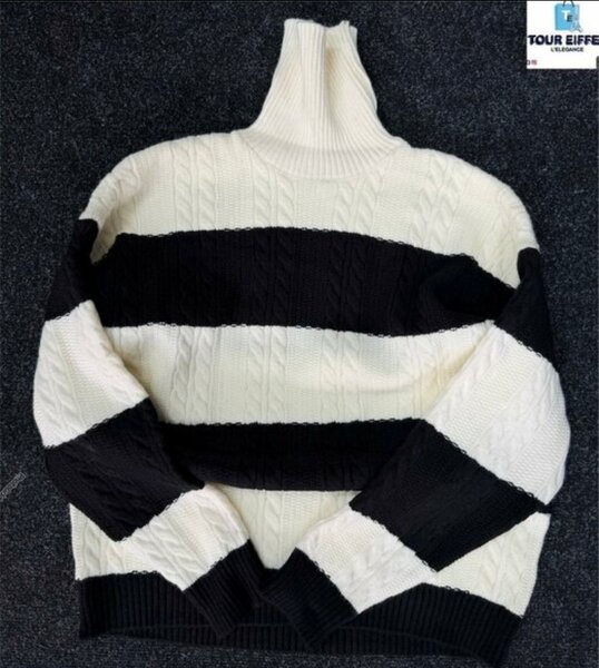 Pull col roulé rayé noir et blanc