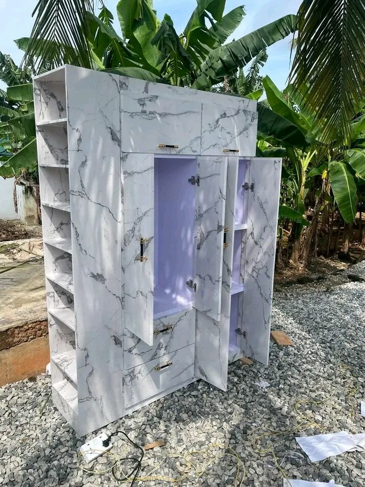 Armoire moderne en marbre