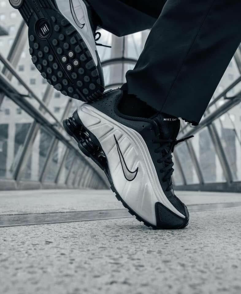 Nike Shox Gravity Sneakers