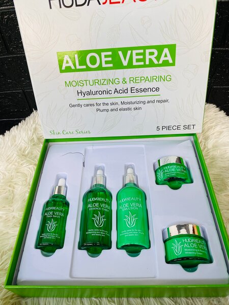 Huda Beauty Aloe Vera Soin Réparateur et Hydratant 5 pièces