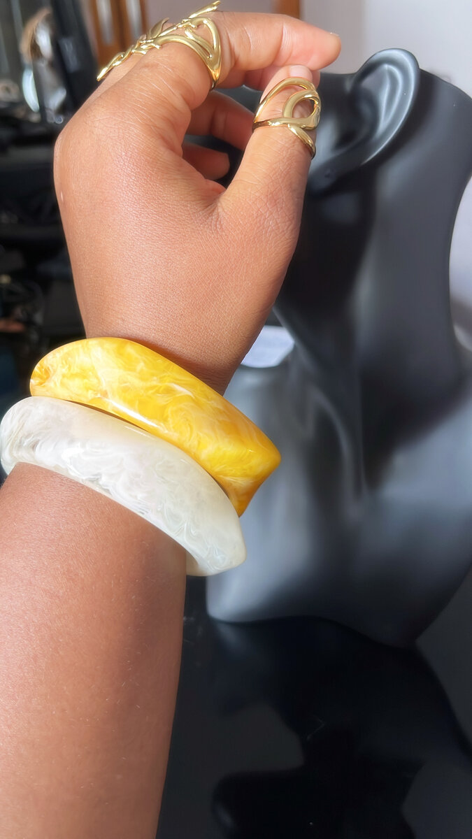 Bracelets en résine colorés