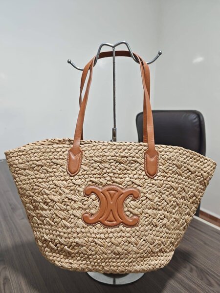 Sac cabas en paille avec logo en cuir