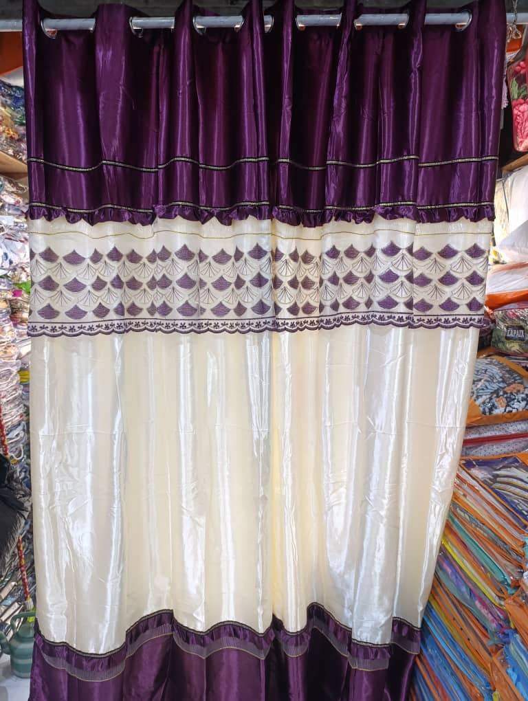 Rideau en soie brodé