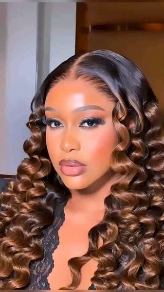 Perruque cheveux bouclés