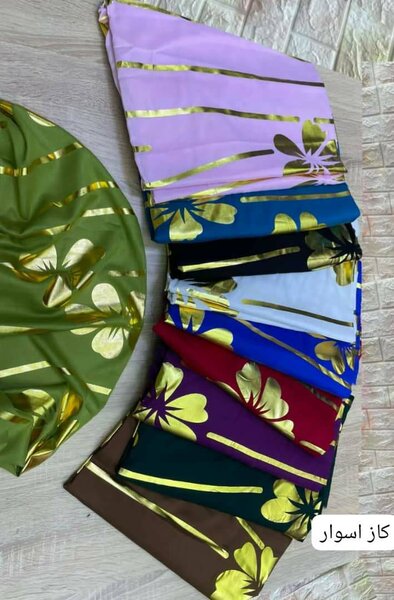 Tissus en soie à motifs dorés