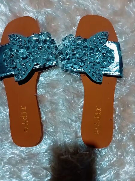 Sandales à strass élégantes