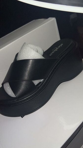 Sandales compensées élégantes