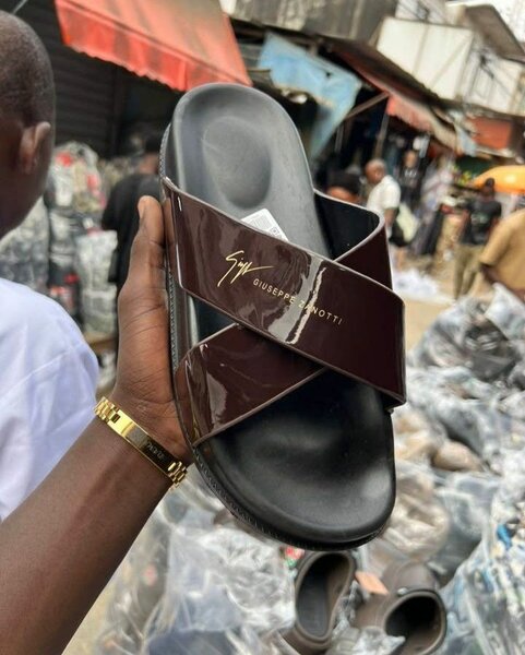 Sandales en cuir marron homme