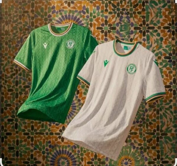 Maillot de football vert et blanc