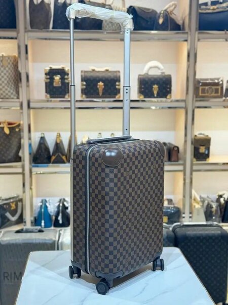 Valise cabine motif damier en cuir