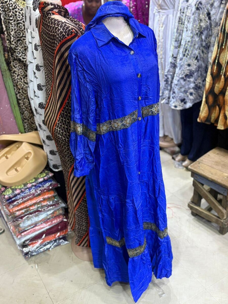 Robe longue en soie bleue